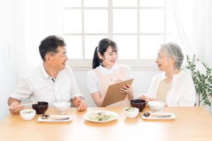 高齢者の孤食を防ぐ「シニア食堂」の取り組み